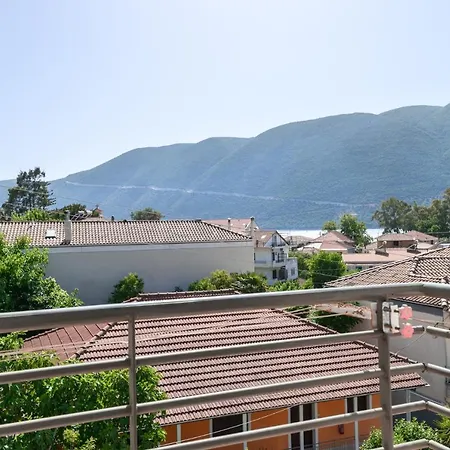 Apartament Dinos *