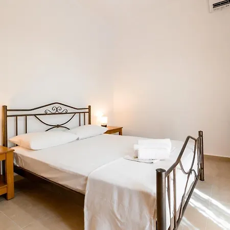 Apartament Dinos *