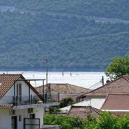 Apartament Dinos